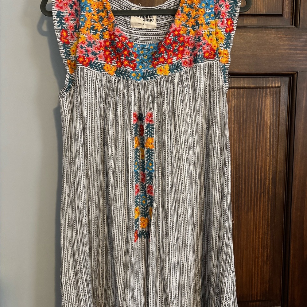 Colorful Floral Embroidered Tunic 🌺 🌼 🌸 size L